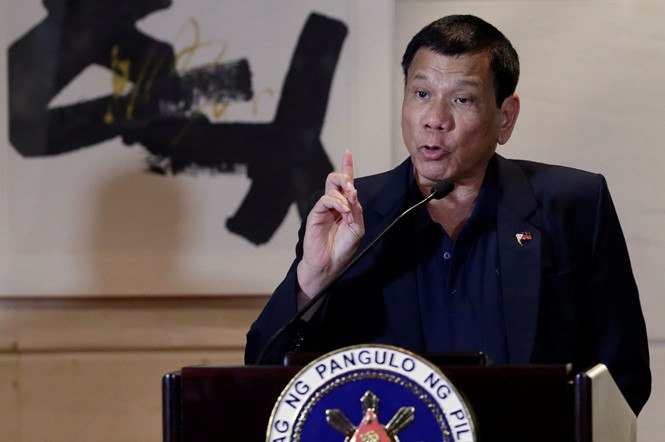 Tổng thống Rodrigo Duterte phát biểu tại cuộc họp báo ngày 19.10 ở Bắc Kinh, Trung Quốc